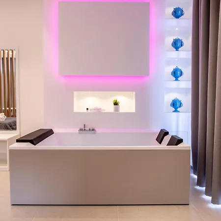 Alipa With Jacuzzi Apartment